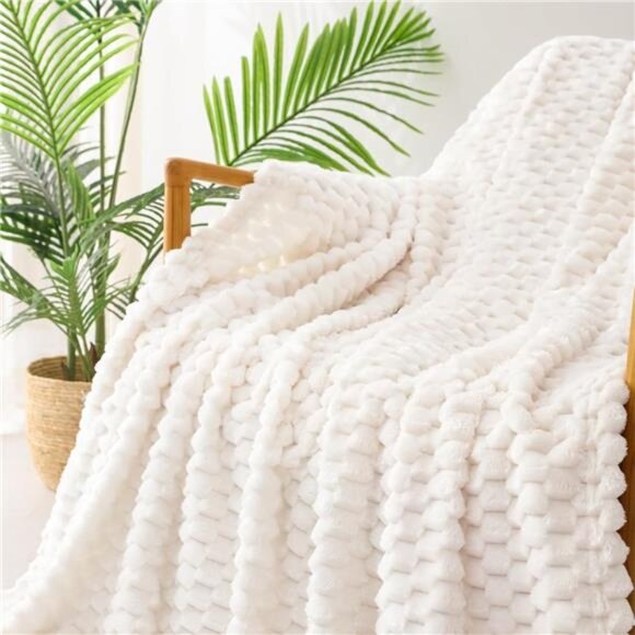 Extra Large Fleece Throw Blanket for Couch, 50x70 Inches Stylish Jacquard Soft - Picture 5 of 7